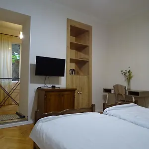 Апартаменты Vake Super Quiet And Comfy With A Yard, Тбилиси